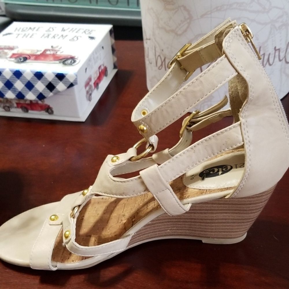 Shoes   - Picture 6 of 7